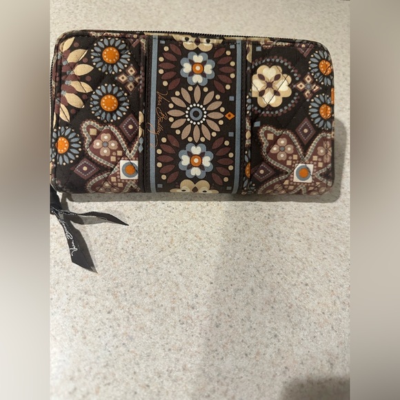 Vera Bradley Brown floral wallet with multiple compartments and zipper closure - Picture 10 of 15